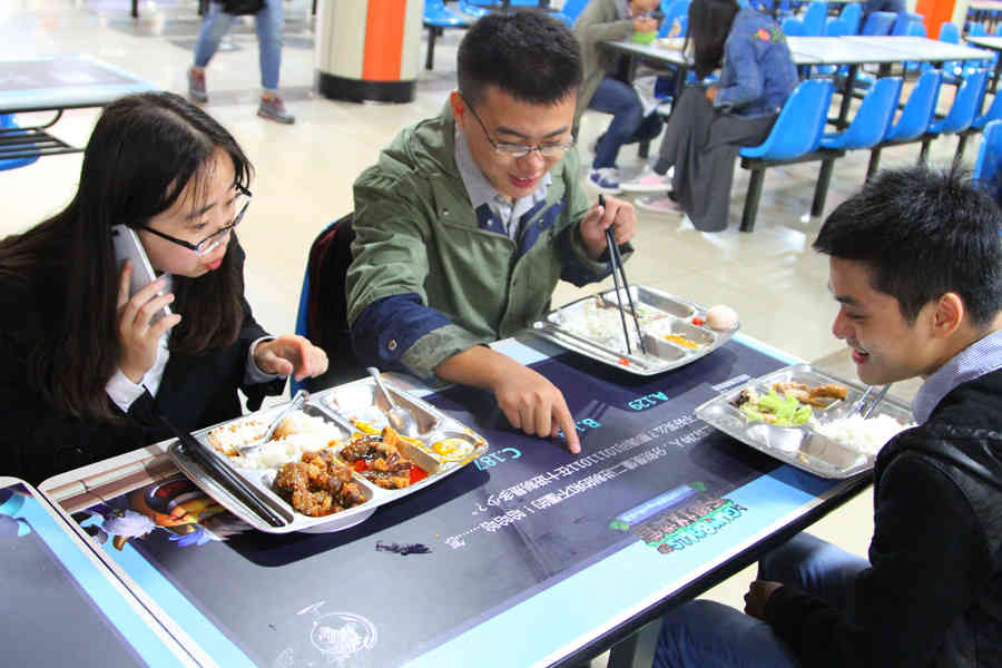 大学食堂惊现餐桌谜题《不思议迷宫》烧脑谜题强势登陆全国高校